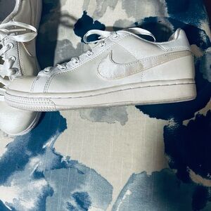 Send Ur Price? 1 Of A Kind! Elegant “Nike” White Women's Sneakers 👟